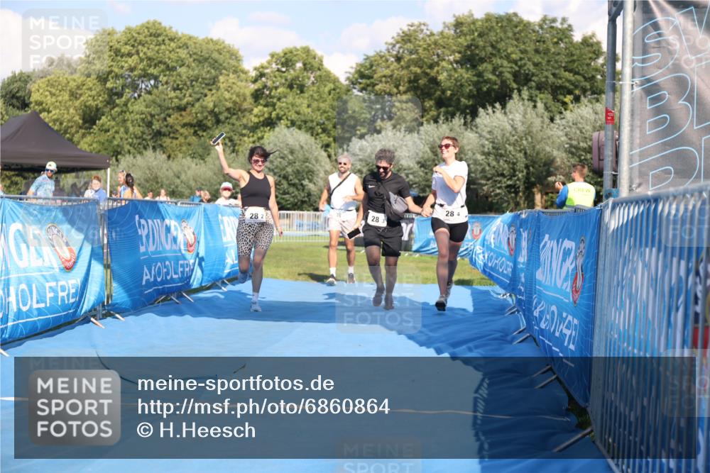 25.08.2024 - Elbe Triathlon Hamburg H.Heesch http://msf.ph/oto/6860864 25.08.2024 16:46:45 Ziel  meine-sportfotos.de