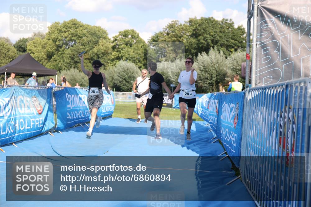 25.08.2024 - Elbe Triathlon Hamburg H.Heesch http://msf.ph/oto/6860894 25.08.2024 16:46:45 Ziel  meine-sportfotos.de