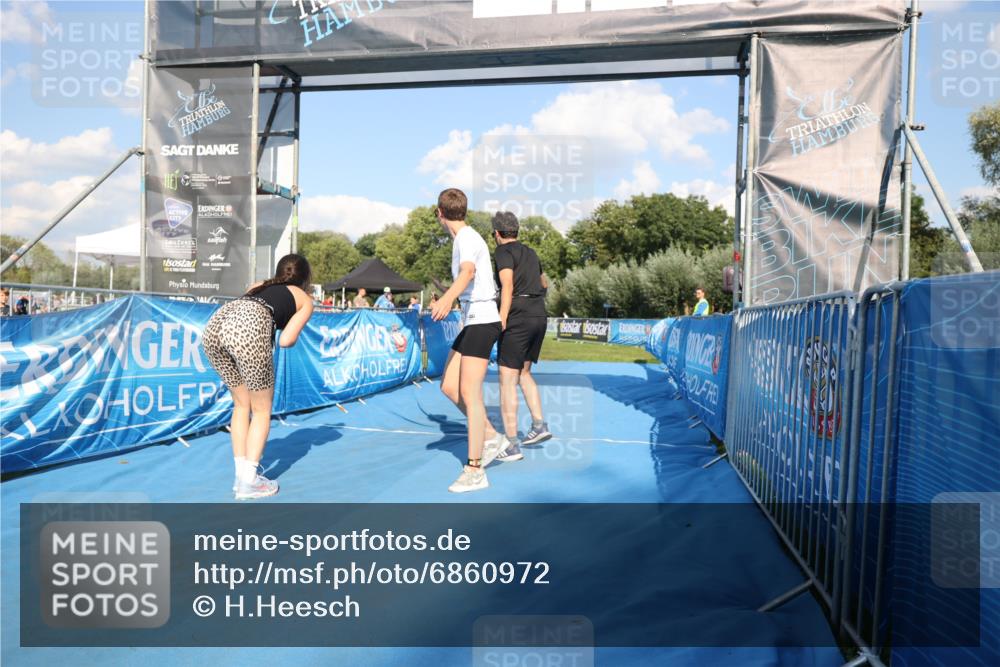 25.08.2024 - Elbe Triathlon Hamburg H.Heesch http://msf.ph/oto/6860972 25.08.2024 16:46:48 Ziel  meine-sportfotos.de