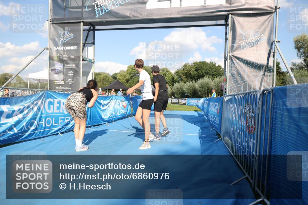 25.08.2024 - Elbe Triathlon Hamburg H.Heesch http://msf.ph/oto/6860976 25.08.2024 16:46:48 Ziel  meine-sportfotos.de
