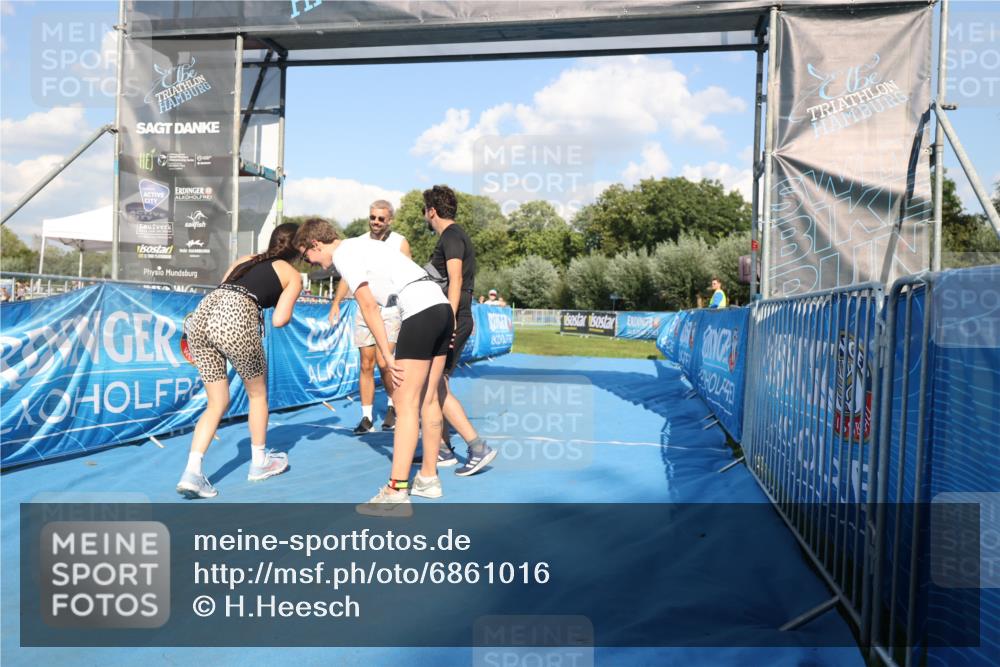 25.08.2024 - Elbe Triathlon Hamburg H.Heesch http://msf.ph/oto/6861016 25.08.2024 16:46:50 Ziel  meine-sportfotos.de