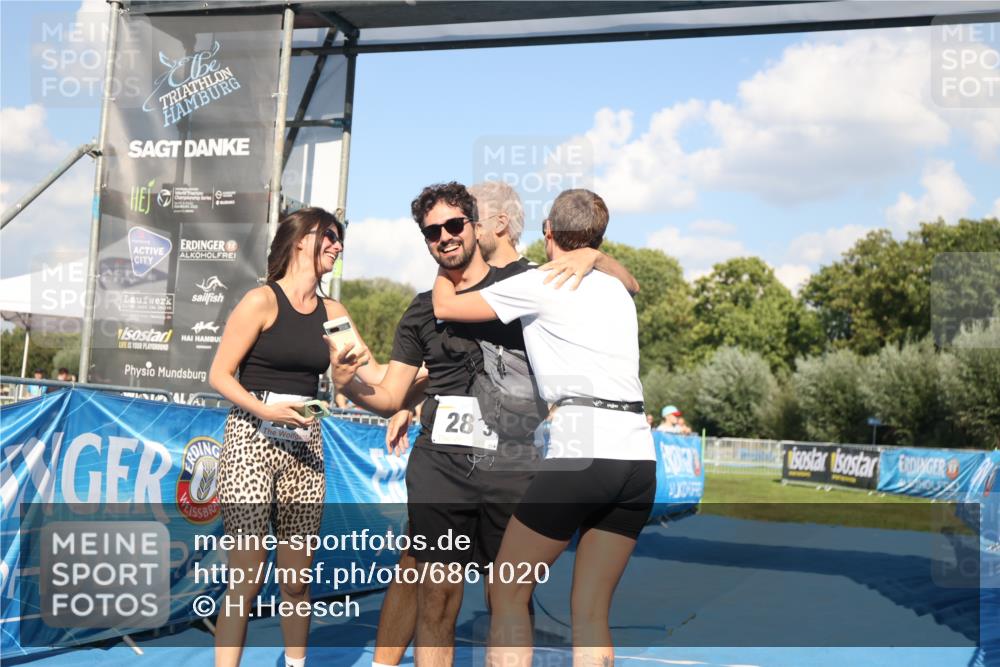 25.08.2024 - Elbe Triathlon Hamburg H.Heesch http://msf.ph/oto/6861020 25.08.2024 16:46:53 Ziel  meine-sportfotos.de