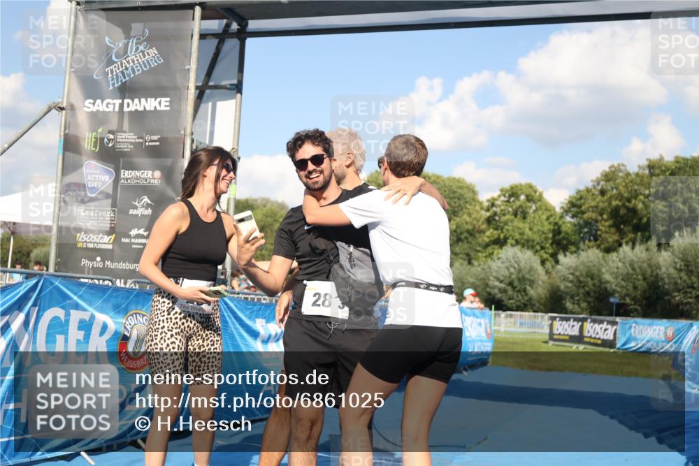 25.08.2024 - Elbe Triathlon Hamburg H.Heesch http://msf.ph/oto/6861025 25.08.2024 16:46:53 Ziel  meine-sportfotos.de