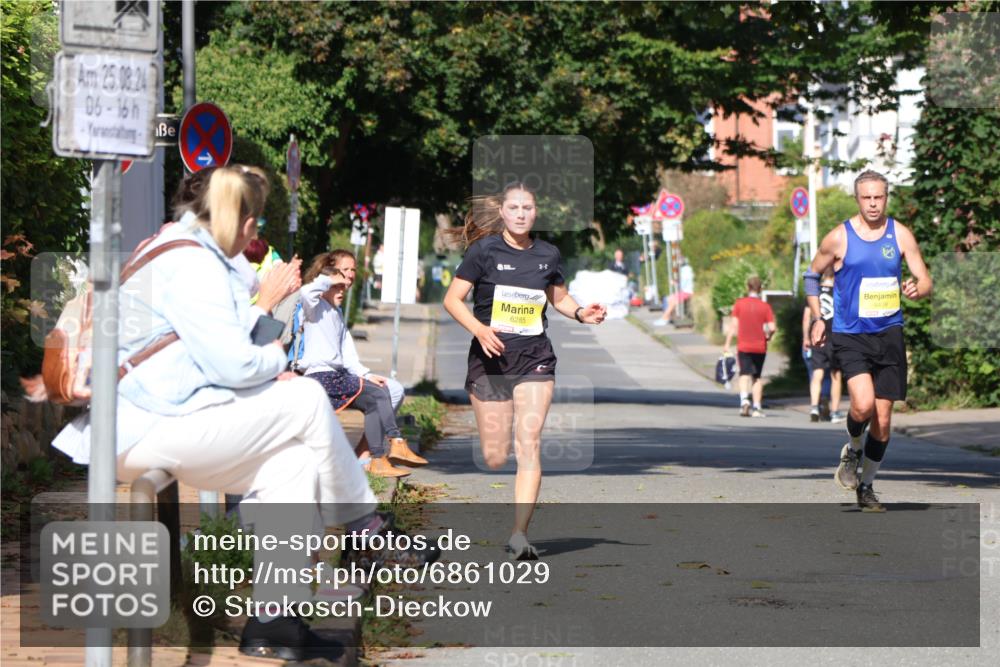 25.08.2024 - 20. Blankeneser Heldenlauf Strokosch-Dieckow http://msf.ph/oto/6861029 25.08.2024 10:14:22 Ziel 6285, 6439 meine-sportfotos.de