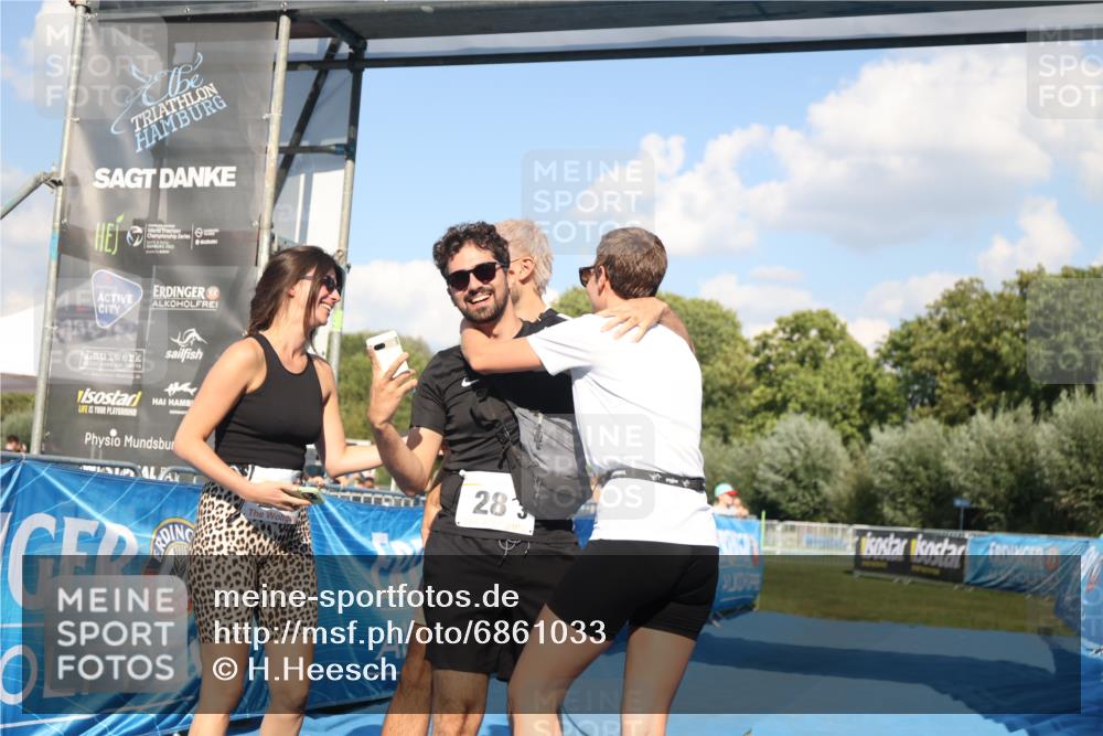 25.08.2024 - Elbe Triathlon Hamburg H.Heesch http://msf.ph/oto/6861033 25.08.2024 16:46:53 Ziel  meine-sportfotos.de