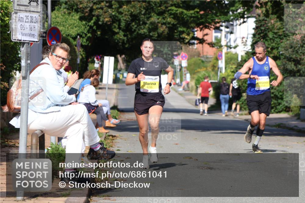 25.08.2024 - 20. Blankeneser Heldenlauf Strokosch-Dieckow http://msf.ph/oto/6861041 25.08.2024 10:14:24 Ziel 6285, 6439 meine-sportfotos.de
