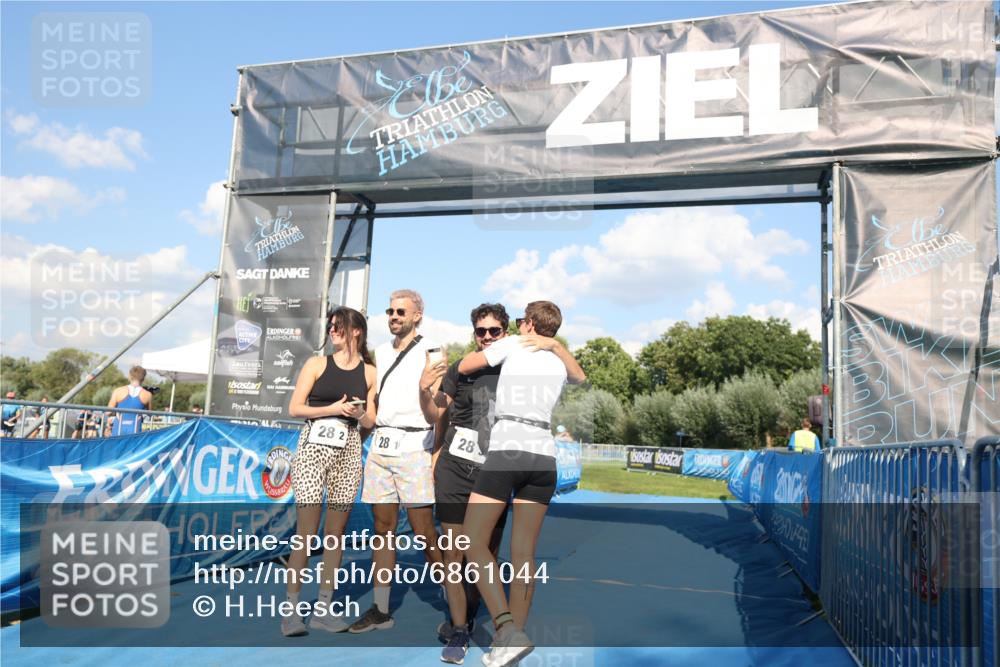 25.08.2024 - Elbe Triathlon Hamburg H.Heesch http://msf.ph/oto/6861044 25.08.2024 16:46:54 Ziel  meine-sportfotos.de