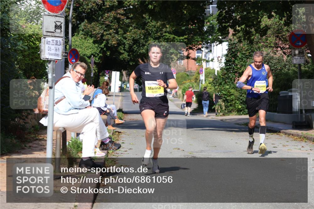 25.08.2024 - 20. Blankeneser Heldenlauf Strokosch-Dieckow http://msf.ph/oto/6861056 25.08.2024 10:14:25 Ziel 6285, 6439 meine-sportfotos.de