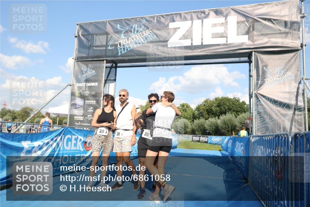 25.08.2024 - Elbe Triathlon Hamburg H.Heesch http://msf.ph/oto/6861058 25.08.2024 16:46:54 Ziel  meine-sportfotos.de
