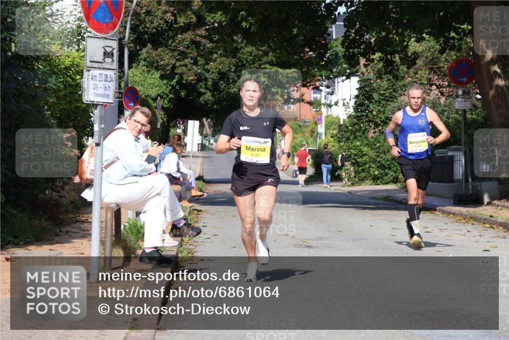 25.08.2024 - 20. Blankeneser Heldenlauf Strokosch-Dieckow http://msf.ph/oto/6861064 25.08.2024 10:14:25 Ziel 6285, 6439 meine-sportfotos.de