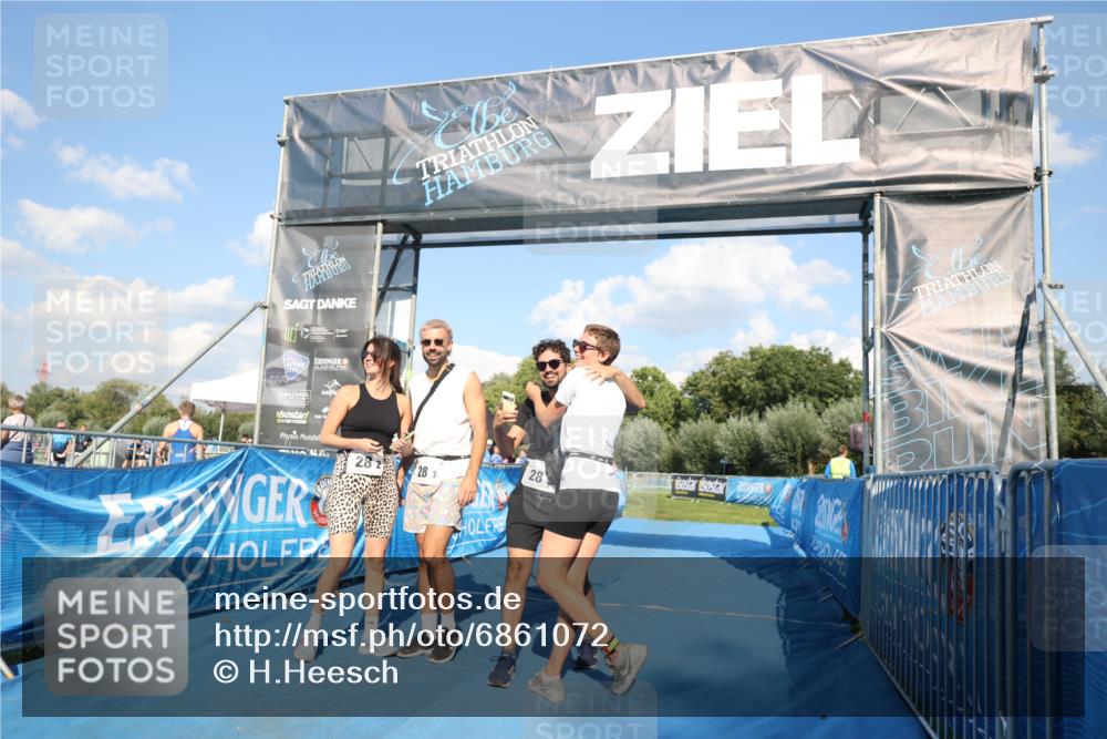 25.08.2024 - Elbe Triathlon Hamburg H.Heesch http://msf.ph/oto/6861072 25.08.2024 16:46:54 Ziel  meine-sportfotos.de