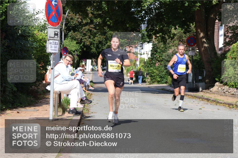 25.08.2024 - 20. Blankeneser Heldenlauf Strokosch-Dieckow http://msf.ph/oto/6861073 25.08.2024 10:14:26 Ziel 6285, 6439 meine-sportfotos.de
