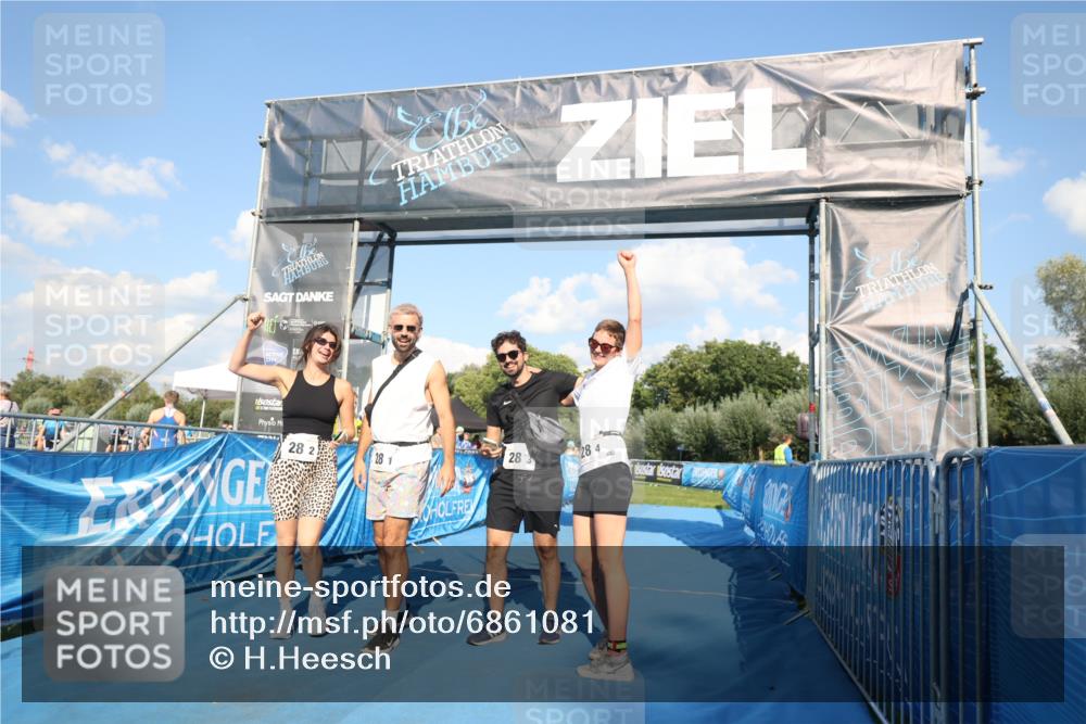 25.08.2024 - Elbe Triathlon Hamburg H.Heesch http://msf.ph/oto/6861081 25.08.2024 16:46:54 Ziel  meine-sportfotos.de