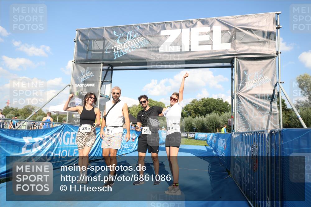 25.08.2024 - Elbe Triathlon Hamburg H.Heesch http://msf.ph/oto/6861086 25.08.2024 16:46:55 Ziel  meine-sportfotos.de
