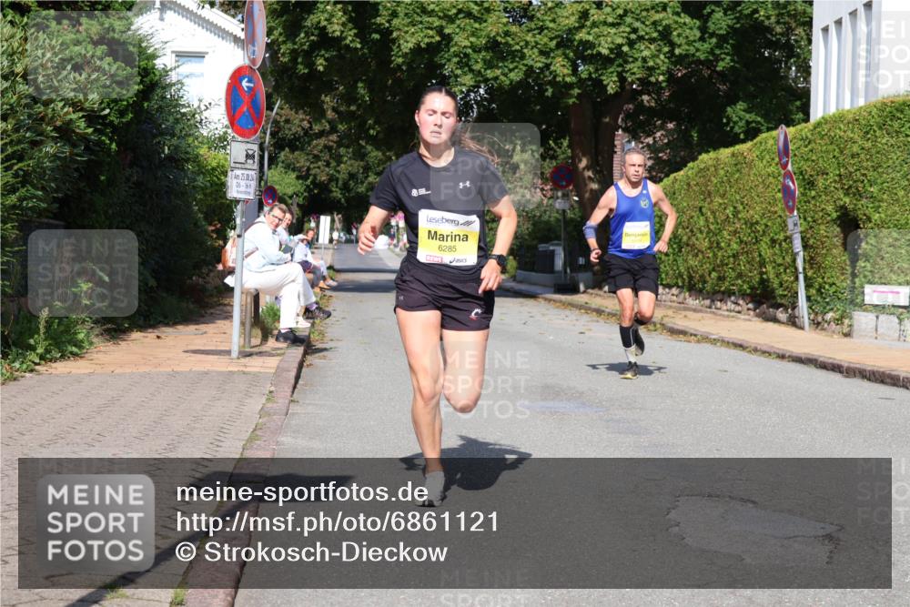 25.08.2024 - 20. Blankeneser Heldenlauf Strokosch-Dieckow http://msf.ph/oto/6861121 25.08.2024 10:14:27 Ziel 6285, 6439 meine-sportfotos.de