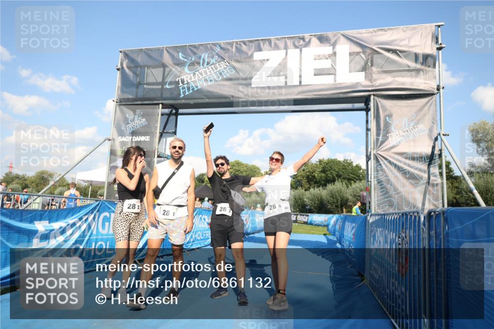 25.08.2024 - Elbe Triathlon Hamburg H.Heesch http://msf.ph/oto/6861132 25.08.2024 16:46:55 Ziel  meine-sportfotos.de
