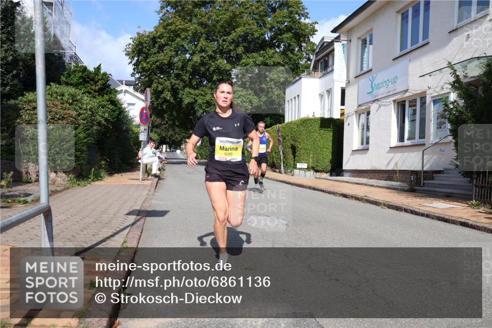 25.08.2024 - 20. Blankeneser Heldenlauf Strokosch-Dieckow http://msf.ph/oto/6861136 25.08.2024 10:14:28 Ziel 6285, 6439 meine-sportfotos.de