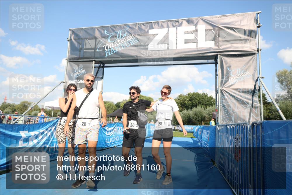 25.08.2024 - Elbe Triathlon Hamburg H.Heesch http://msf.ph/oto/6861160 25.08.2024 16:46:56 Ziel  meine-sportfotos.de