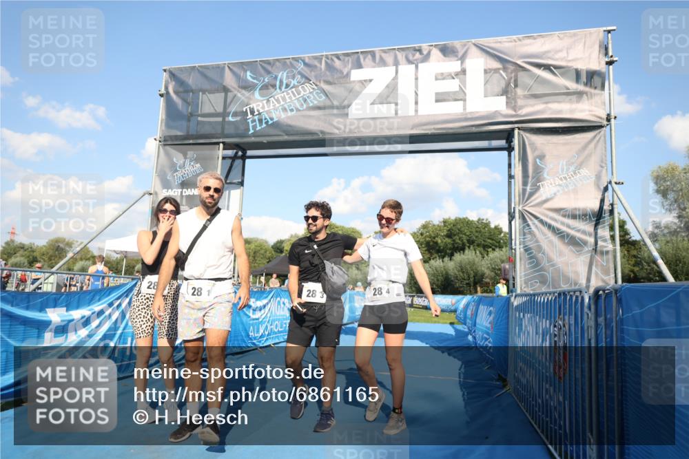 25.08.2024 - Elbe Triathlon Hamburg H.Heesch http://msf.ph/oto/6861165 25.08.2024 16:46:56 Ziel  meine-sportfotos.de