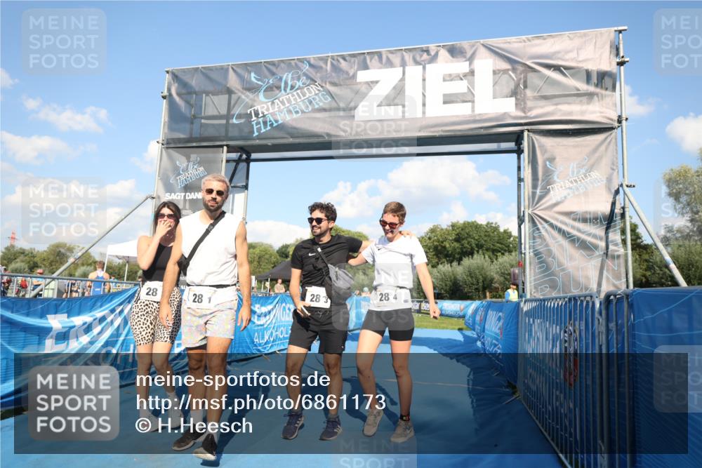 25.08.2024 - Elbe Triathlon Hamburg H.Heesch http://msf.ph/oto/6861173 25.08.2024 16:46:56 Ziel  meine-sportfotos.de