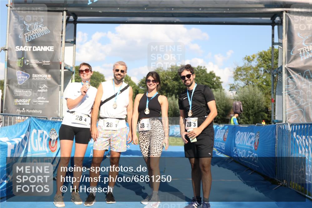 25.08.2024 - Elbe Triathlon Hamburg H.Heesch http://msf.ph/oto/6861250 25.08.2024 16:47:22 Ziel  meine-sportfotos.de