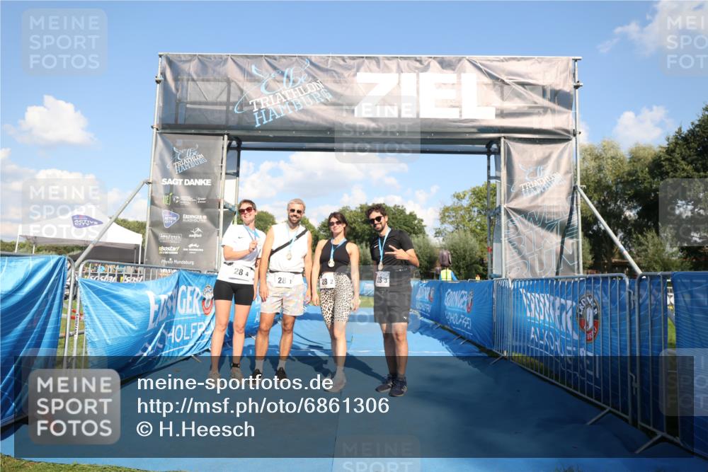 25.08.2024 - Elbe Triathlon Hamburg H.Heesch http://msf.ph/oto/6861306 25.08.2024 16:47:23 Ziel  meine-sportfotos.de