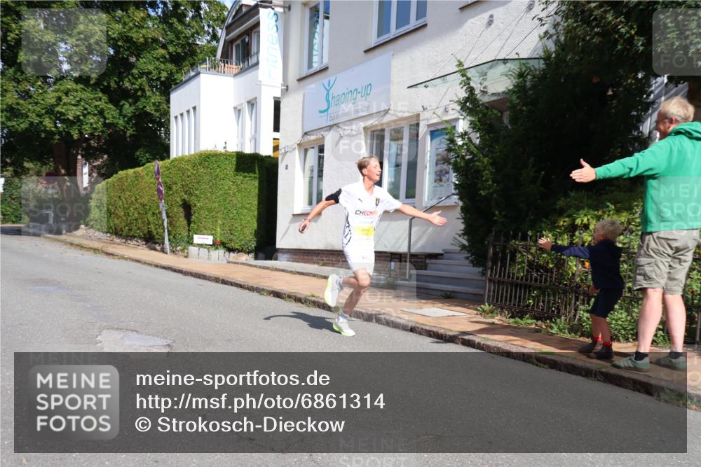 25.08.2024 - 20. Blankeneser Heldenlauf Strokosch-Dieckow http://msf.ph/oto/6861314 25.08.2024 10:15:16 Ziel 6458 meine-sportfotos.de