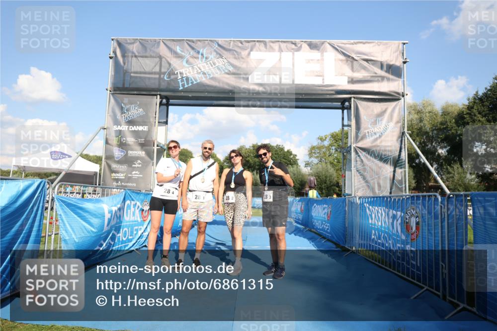 25.08.2024 - Elbe Triathlon Hamburg H.Heesch http://msf.ph/oto/6861315 25.08.2024 16:47:23 Ziel  meine-sportfotos.de