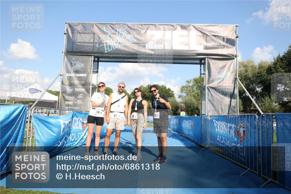 25.08.2024 - Elbe Triathlon Hamburg H.Heesch http://msf.ph/oto/6861318 25.08.2024 16:47:23 Ziel  meine-sportfotos.de