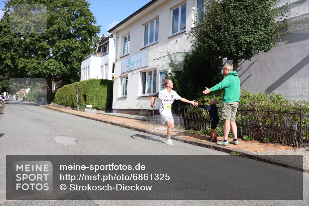 25.08.2024 - 20. Blankeneser Heldenlauf Strokosch-Dieckow http://msf.ph/oto/6861325 25.08.2024 10:15:16 Ziel 6458 meine-sportfotos.de