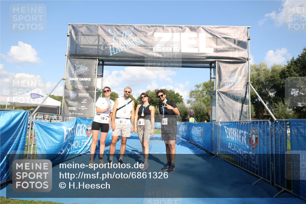 25.08.2024 - Elbe Triathlon Hamburg H.Heesch http://msf.ph/oto/6861326 25.08.2024 16:47:23 Ziel  meine-sportfotos.de