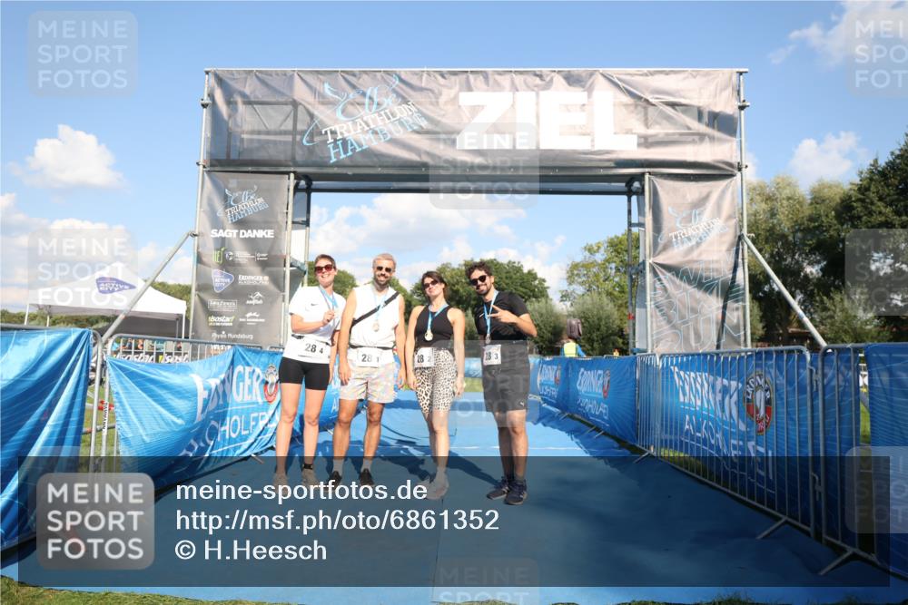 25.08.2024 - Elbe Triathlon Hamburg H.Heesch http://msf.ph/oto/6861352 25.08.2024 16:47:23 Ziel  meine-sportfotos.de