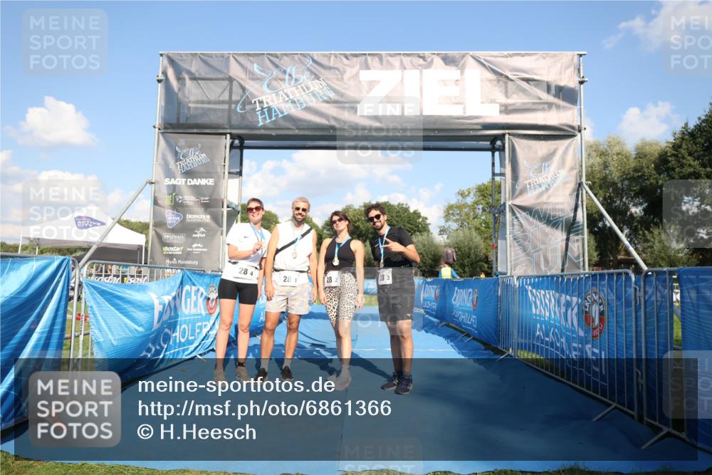 25.08.2024 - Elbe Triathlon Hamburg H.Heesch http://msf.ph/oto/6861366 25.08.2024 16:47:24 Ziel  meine-sportfotos.de