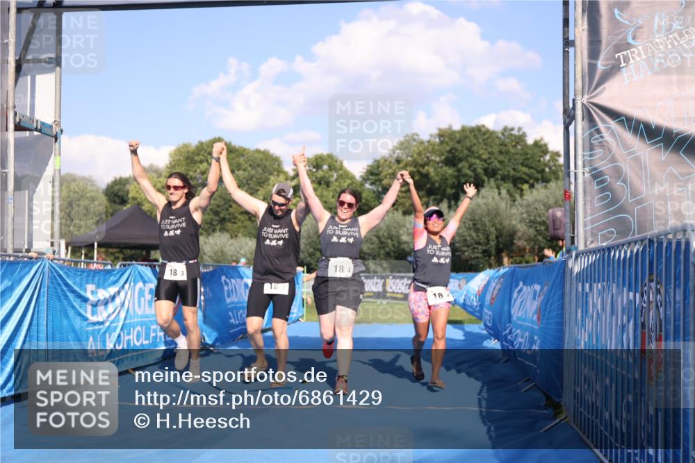 25.08.2024 - Elbe Triathlon Hamburg H.Heesch http://msf.ph/oto/6861429 25.08.2024 16:47:43 Ziel  meine-sportfotos.de