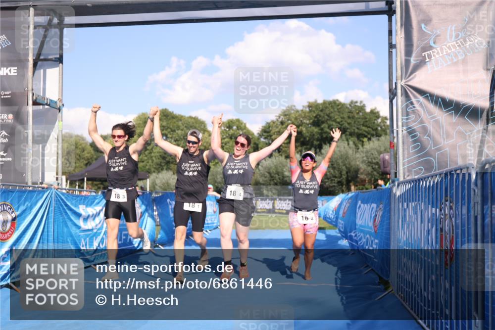 25.08.2024 - Elbe Triathlon Hamburg H.Heesch http://msf.ph/oto/6861446 25.08.2024 16:47:44 Ziel  meine-sportfotos.de