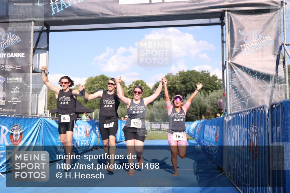 25.08.2024 - Elbe Triathlon Hamburg H.Heesch http://msf.ph/oto/6861468 25.08.2024 16:47:44 Ziel  meine-sportfotos.de