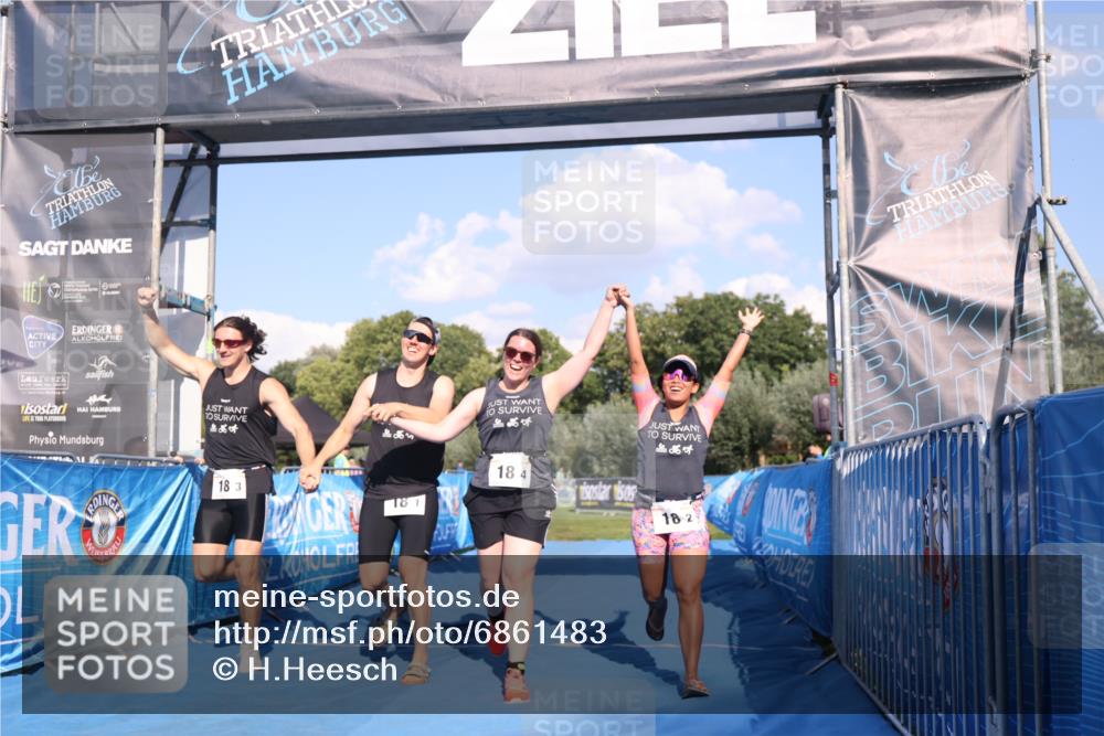 25.08.2024 - Elbe Triathlon Hamburg H.Heesch http://msf.ph/oto/6861483 25.08.2024 16:47:44 Ziel  meine-sportfotos.de