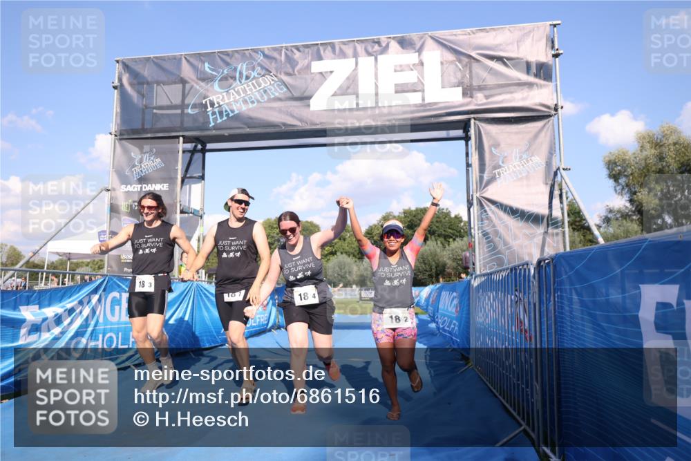 25.08.2024 - Elbe Triathlon Hamburg H.Heesch http://msf.ph/oto/6861516 25.08.2024 16:47:44 Ziel  meine-sportfotos.de