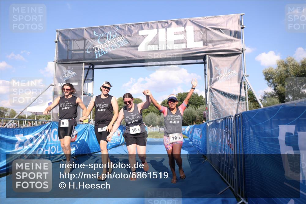 25.08.2024 - Elbe Triathlon Hamburg H.Heesch http://msf.ph/oto/6861519 25.08.2024 16:47:44 Ziel  meine-sportfotos.de