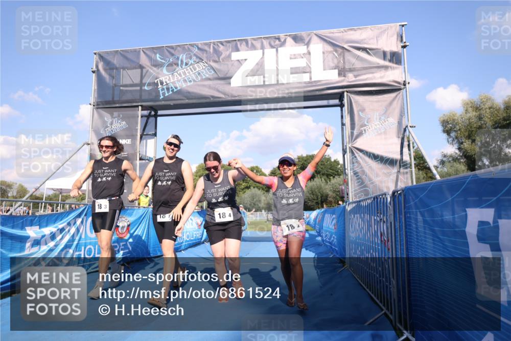 25.08.2024 - Elbe Triathlon Hamburg H.Heesch http://msf.ph/oto/6861524 25.08.2024 16:47:45 Ziel  meine-sportfotos.de