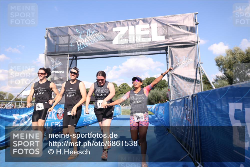 25.08.2024 - Elbe Triathlon Hamburg H.Heesch http://msf.ph/oto/6861538 25.08.2024 16:47:45 Ziel  meine-sportfotos.de