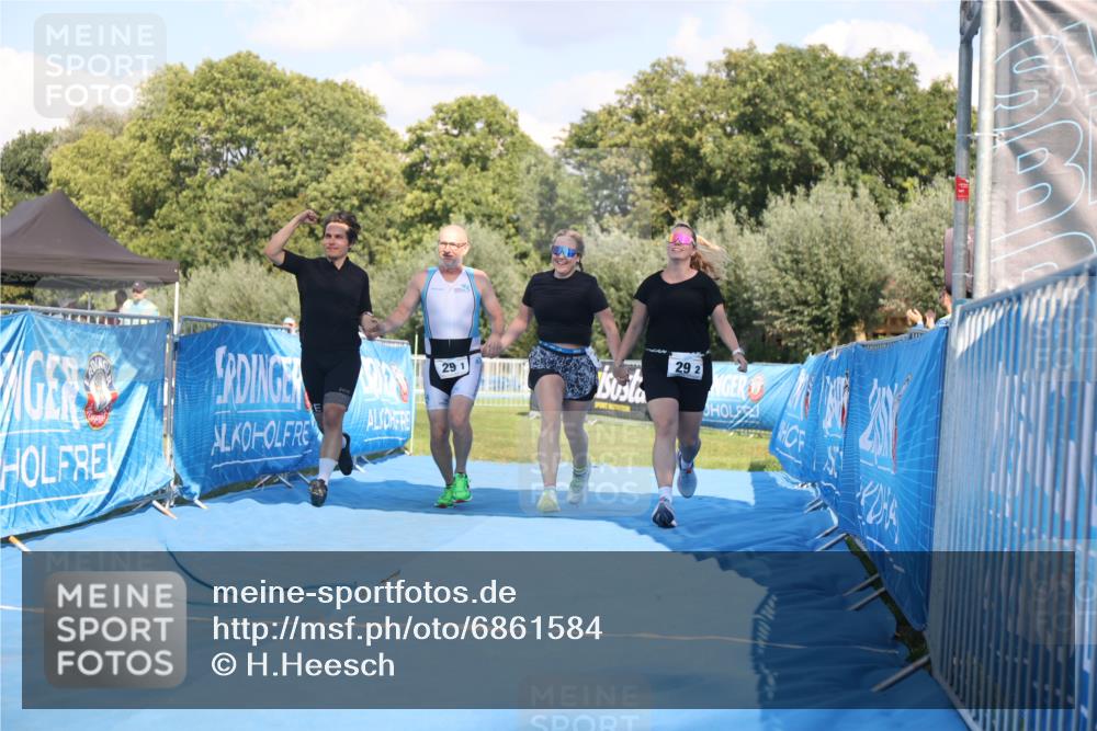 25.08.2024 - Elbe Triathlon Hamburg H.Heesch http://msf.ph/oto/6861584 25.08.2024 16:48:18 Ziel  meine-sportfotos.de