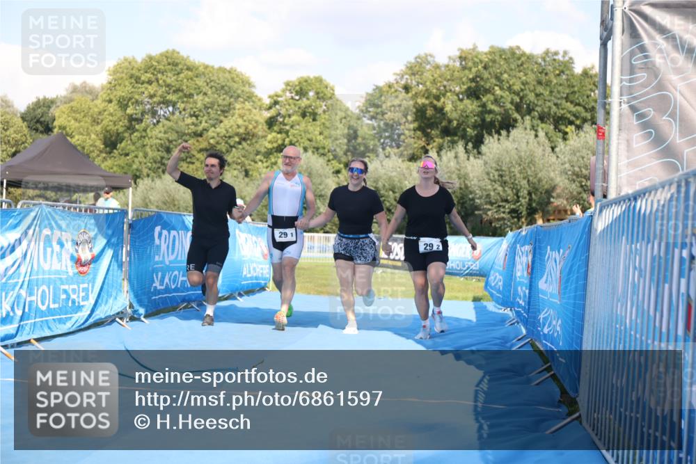 25.08.2024 - Elbe Triathlon Hamburg H.Heesch http://msf.ph/oto/6861597 25.08.2024 16:48:18 Ziel  meine-sportfotos.de
