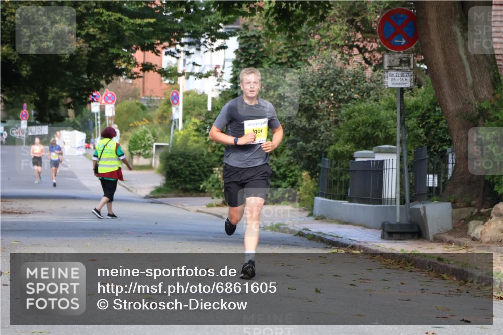 25.08.2024 - 20. Blankeneser Heldenlauf Strokosch-Dieckow http://msf.ph/oto/6861605 25.08.2024 10:16:42 Ziel 6244 meine-sportfotos.de
