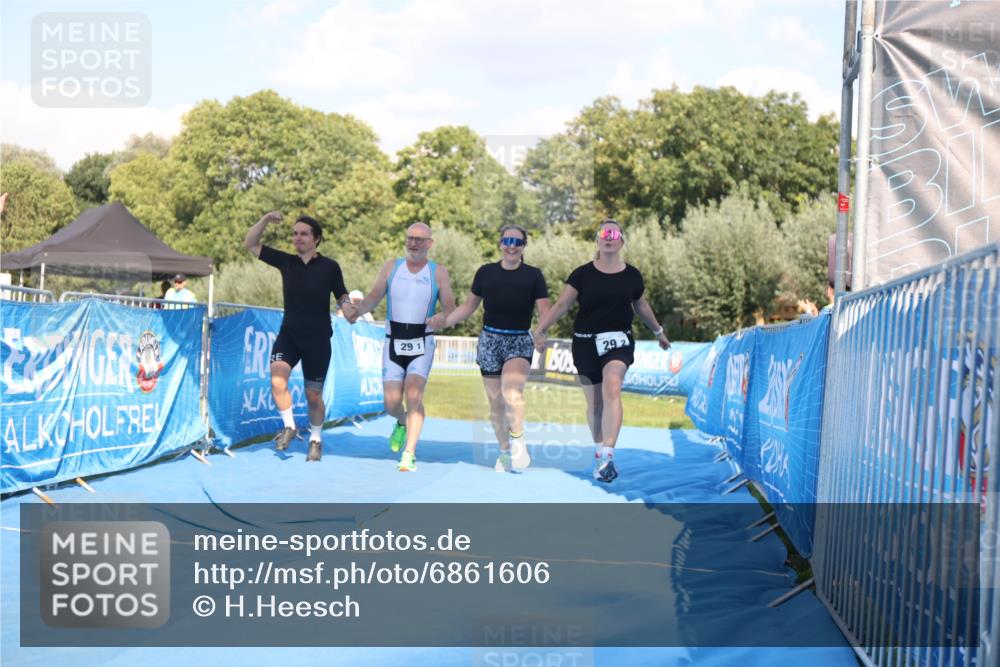 25.08.2024 - Elbe Triathlon Hamburg H.Heesch http://msf.ph/oto/6861606 25.08.2024 16:48:18 Ziel  meine-sportfotos.de