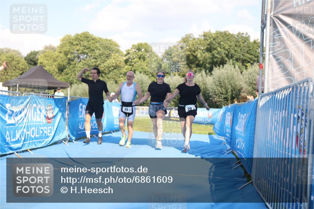 25.08.2024 - Elbe Triathlon Hamburg H.Heesch http://msf.ph/oto/6861609 25.08.2024 16:48:18 Ziel  meine-sportfotos.de