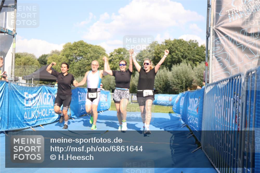 25.08.2024 - Elbe Triathlon Hamburg H.Heesch http://msf.ph/oto/6861644 25.08.2024 16:48:19 Ziel  meine-sportfotos.de