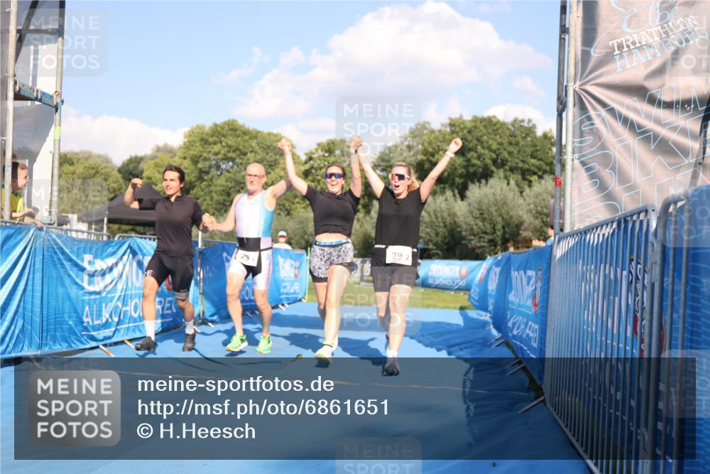 25.08.2024 - Elbe Triathlon Hamburg H.Heesch http://msf.ph/oto/6861651 25.08.2024 16:48:19 Ziel  meine-sportfotos.de