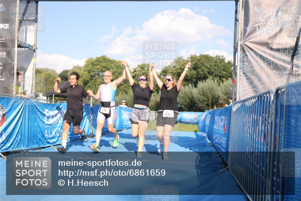 25.08.2024 - Elbe Triathlon Hamburg H.Heesch http://msf.ph/oto/6861659 25.08.2024 16:48:19 Ziel  meine-sportfotos.de