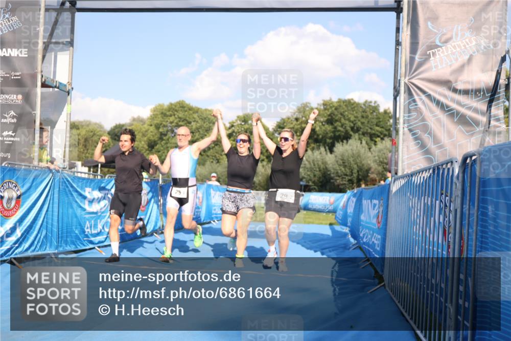 25.08.2024 - Elbe Triathlon Hamburg H.Heesch http://msf.ph/oto/6861664 25.08.2024 16:48:19 Ziel  meine-sportfotos.de